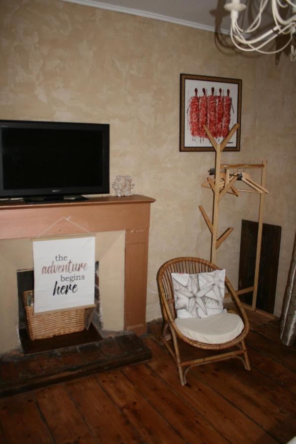 Apparts 17 Avec Cachet Au Centre Petite Citee De Caractere Le Faou Exterior foto