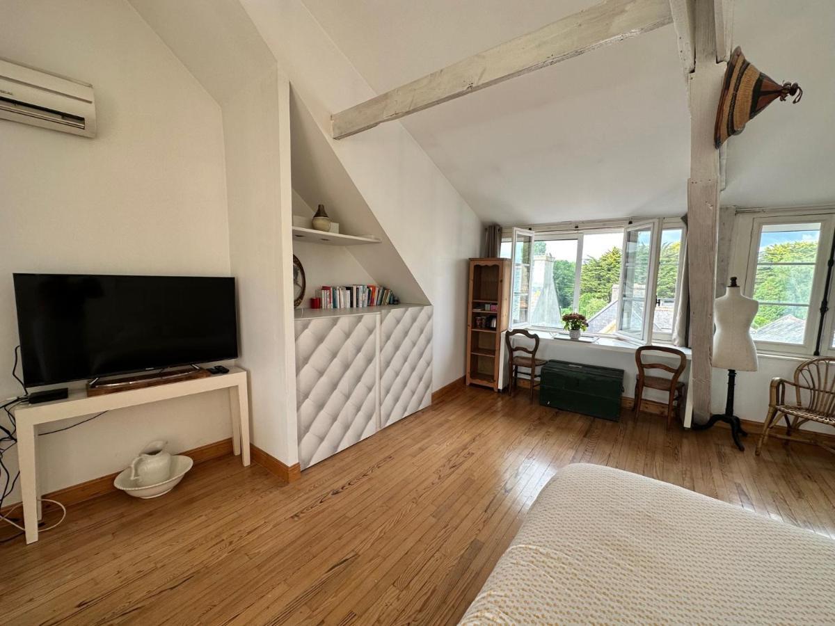 Apparts 17 Avec Cachet Au Centre Petite Citee De Caractere Le Faou Exterior foto